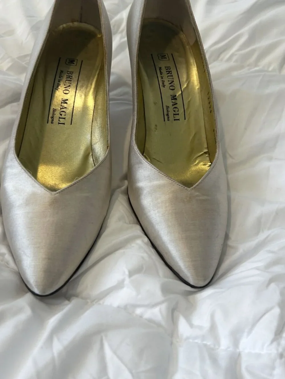 BRUNO MAGLI Authentic Vintage Ivory Satin Women's Pumps Size 8.5 AA EXTRA SLIM